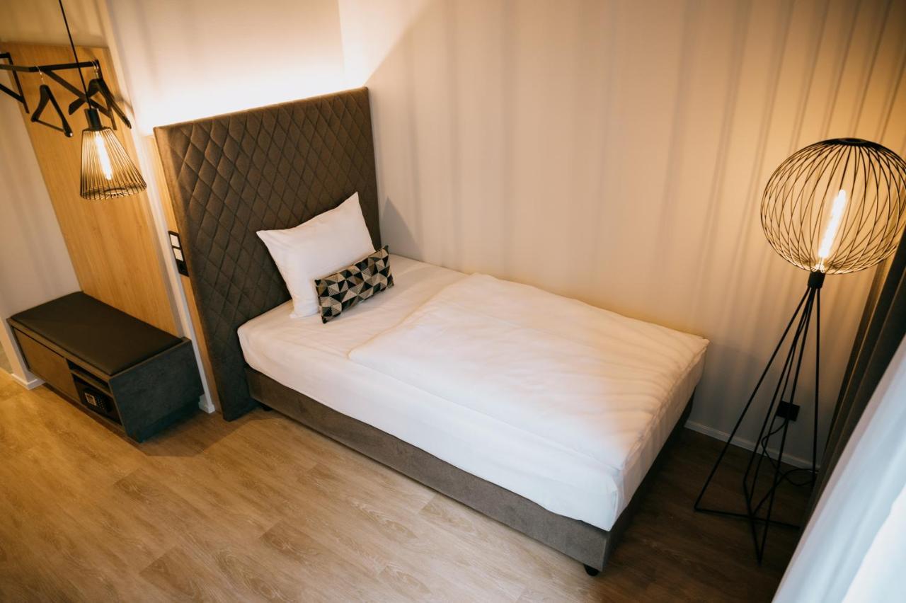 Loom Hotel & Skybar Eislingen Buitenkant foto